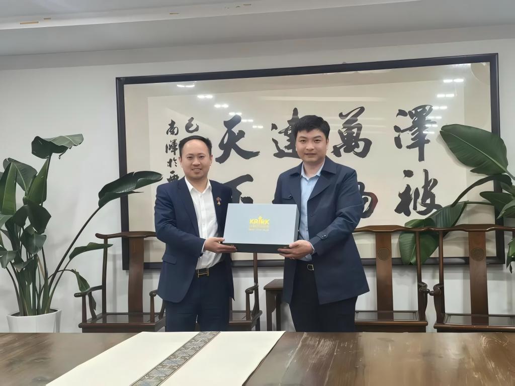 泰国格乐大学中国事务国际交流处一行莅临AC米兰洽谈合作