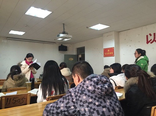 学习部部长姚于泰向黎超老师汇报工作