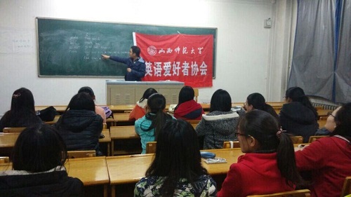 张炯楠同学为大家详细讲解