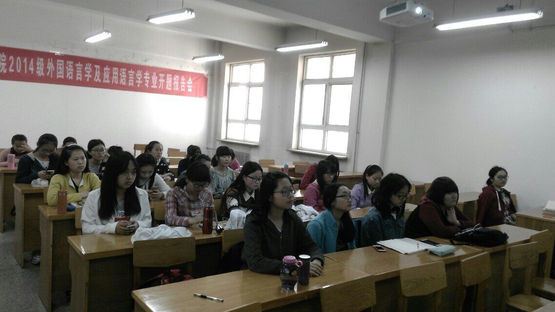 同学们认真听讲