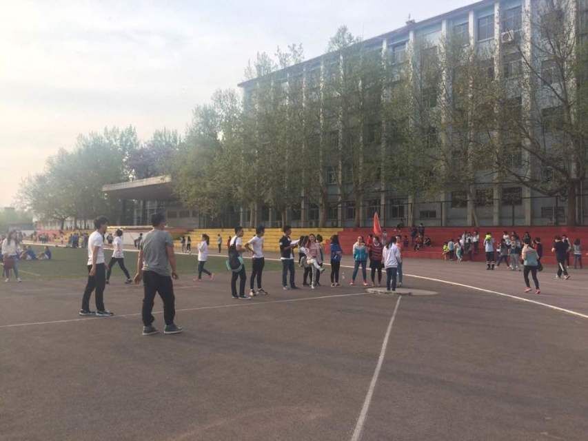 掷实心球选拔环节