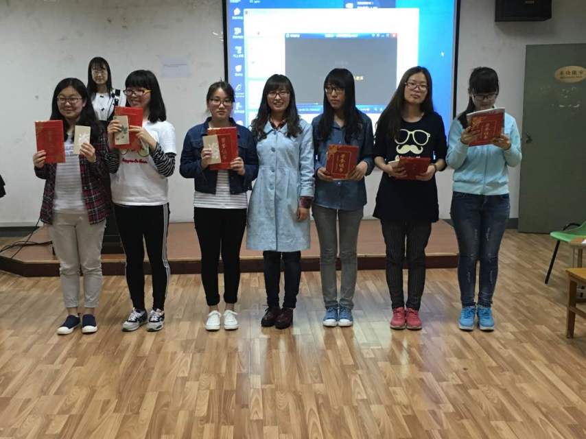 获奖同学合影留念