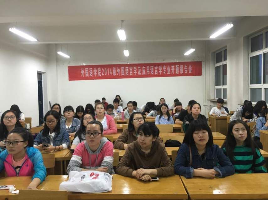 同学们认真聆听张老师讲解