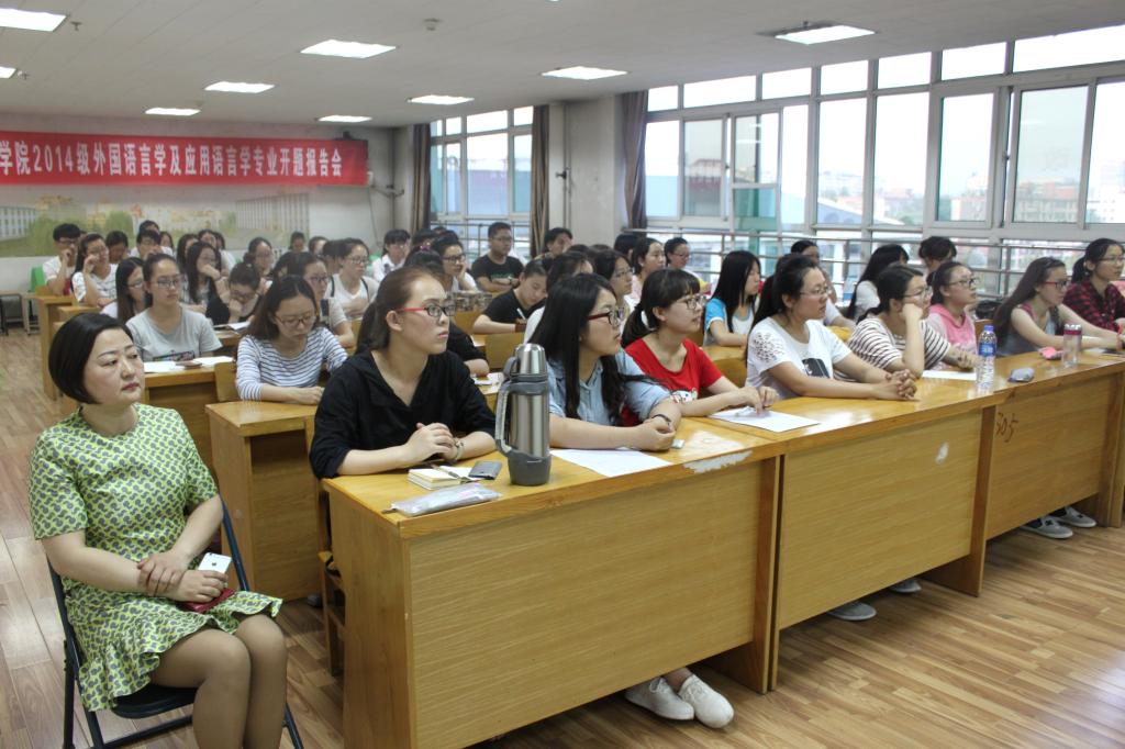 同学们认真听讲