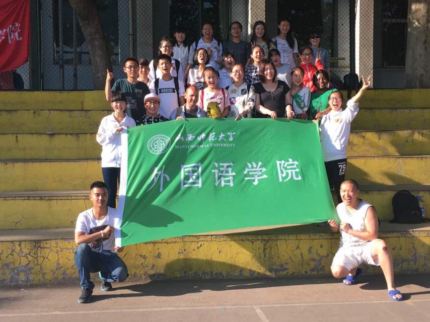 太阳官网运动员赛后合影