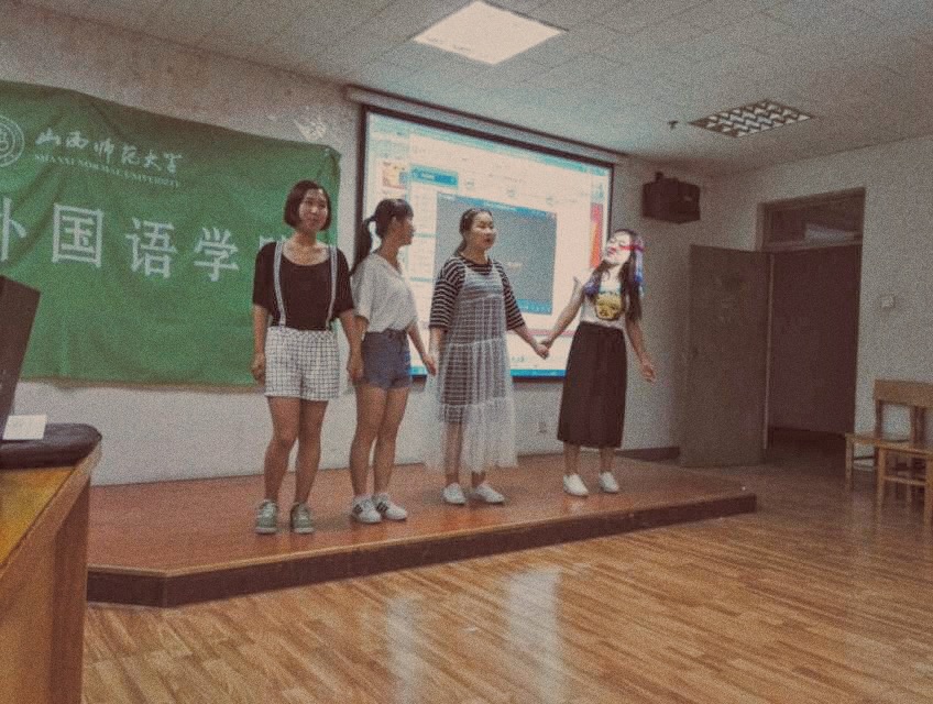 比赛选手进行分组展示