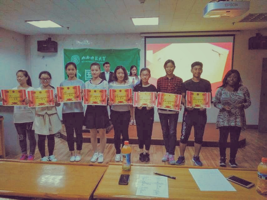 获奖选手与评委合影