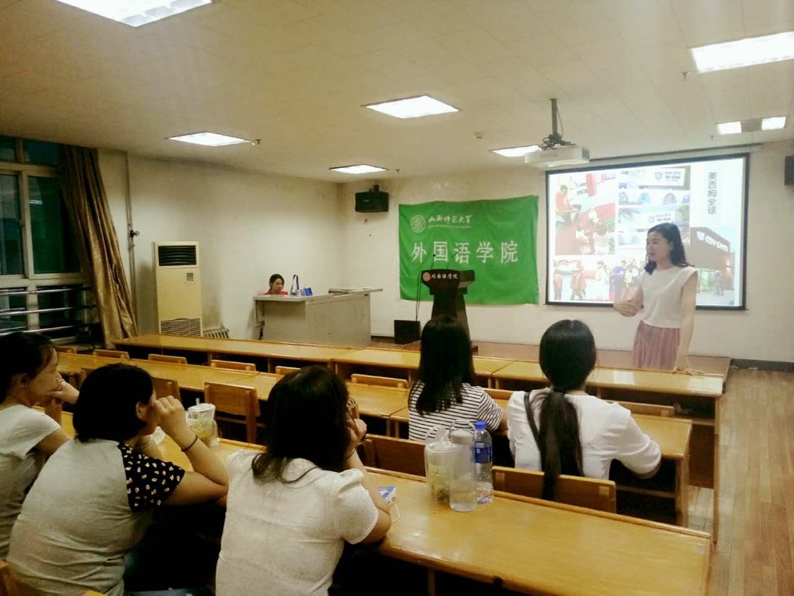 招聘负责人向同学们分享自己工作经验和心得。