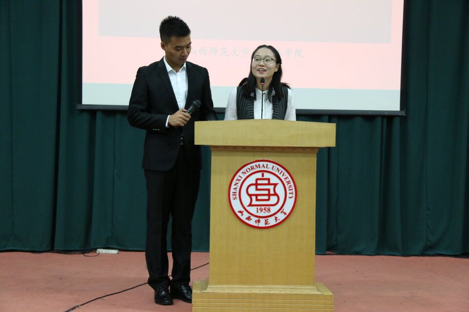 主持人宣布晋级决赛名单