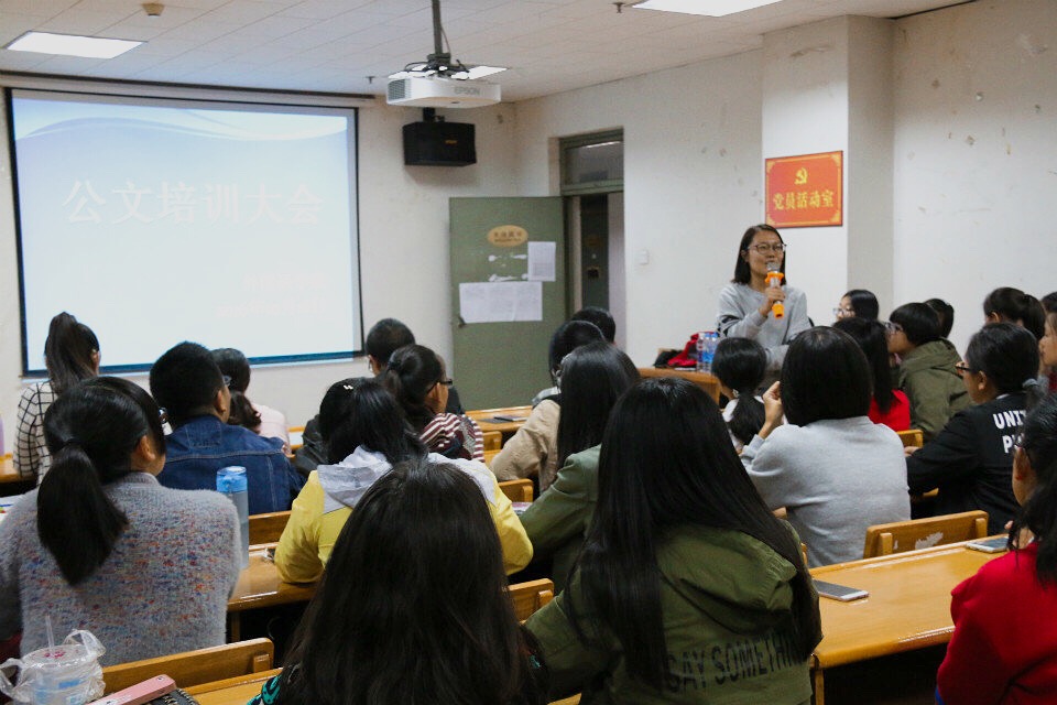 负责人介绍学生会各部门特色