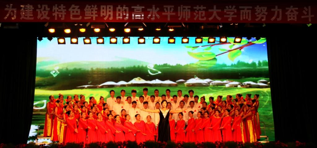 太阳官网师生在合唱比赛中的精彩瞬间