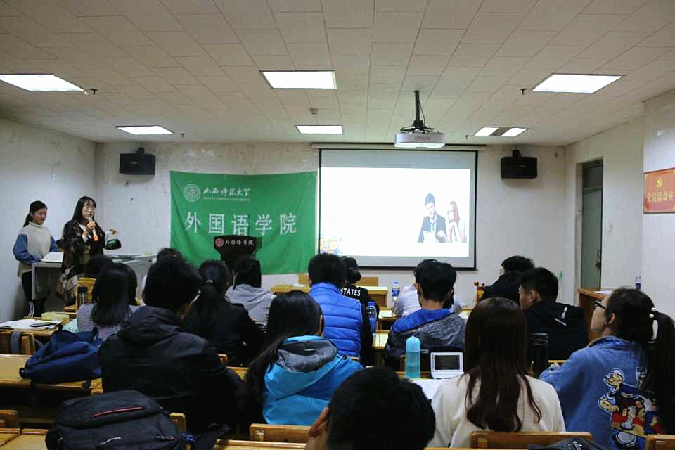 崔冉冉同学在介绍“Follow Me”