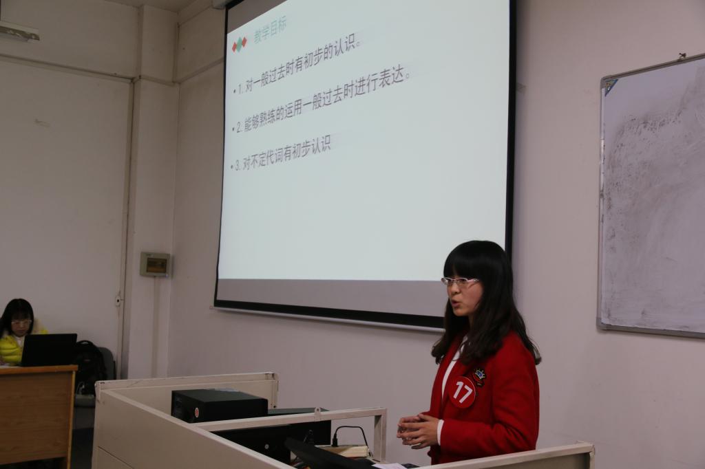 选手进行“教学设计与课堂教学”比赛