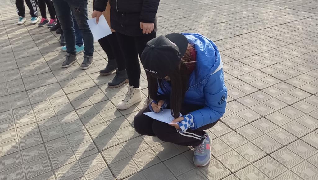 你画我猜项目——队员正在“作画”