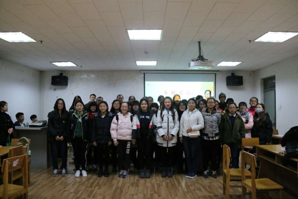 艾滋病知识普及活动全体合影