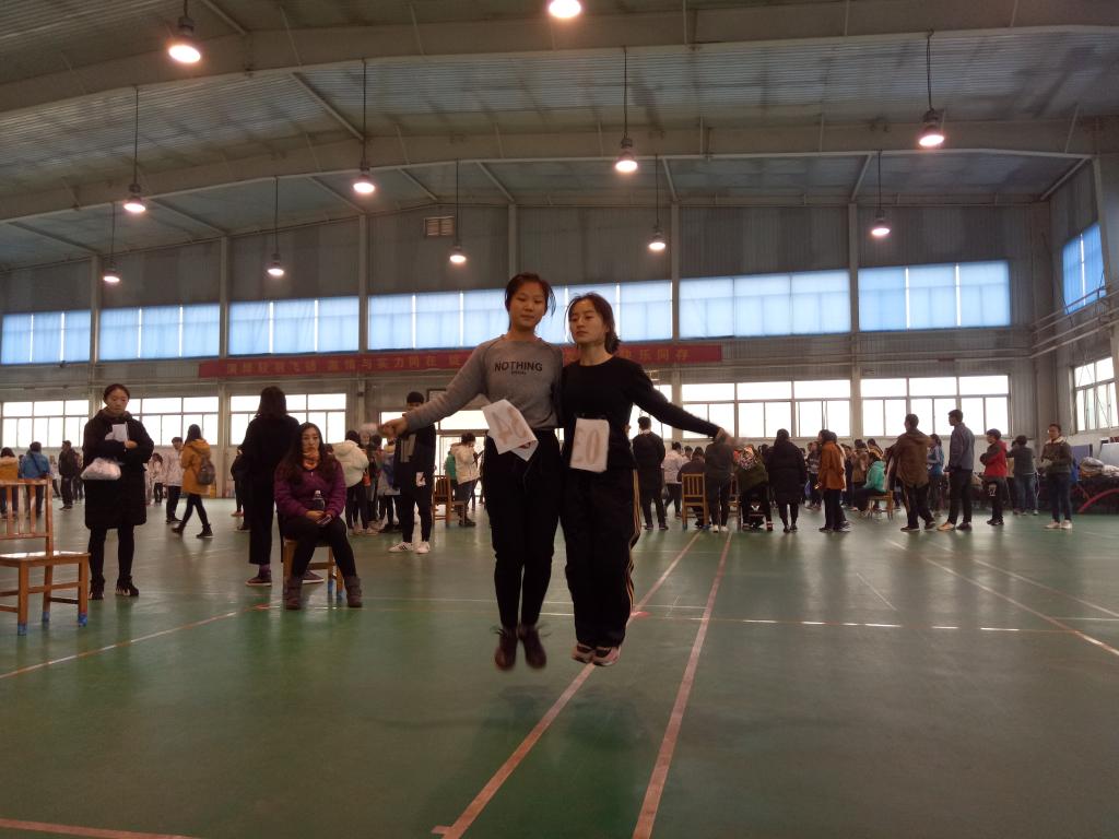 运动员进行比赛