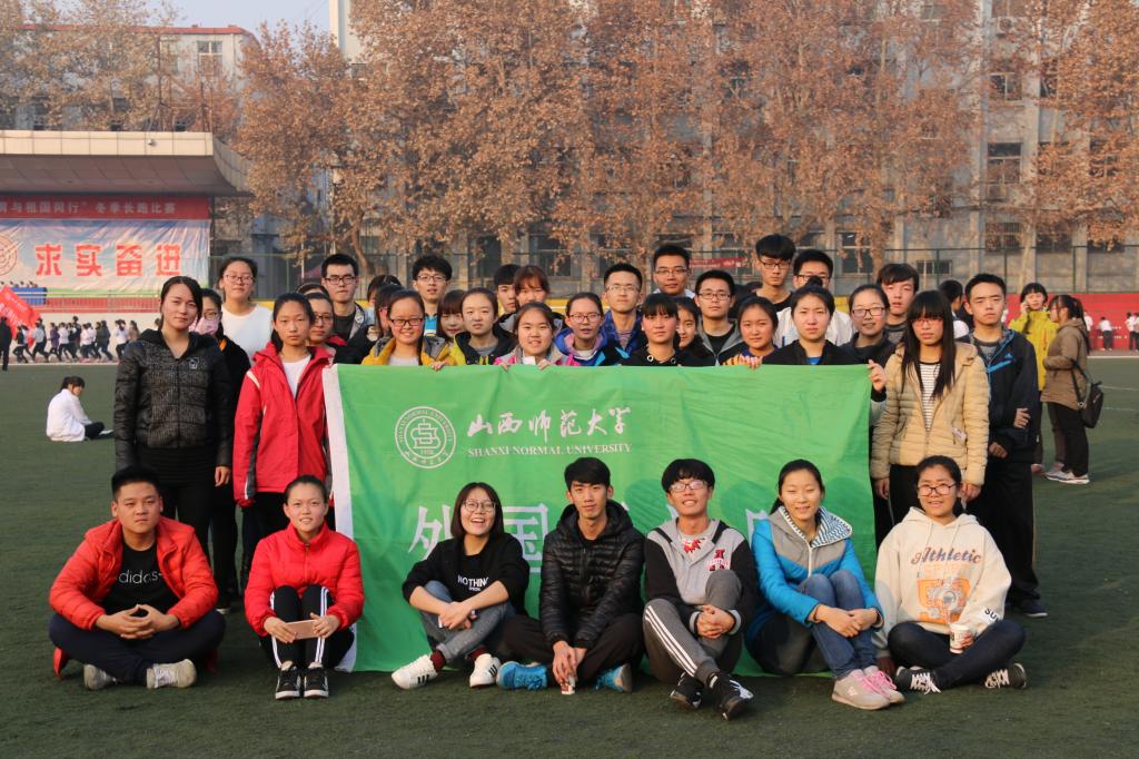 2000米团体长跑运动员合影