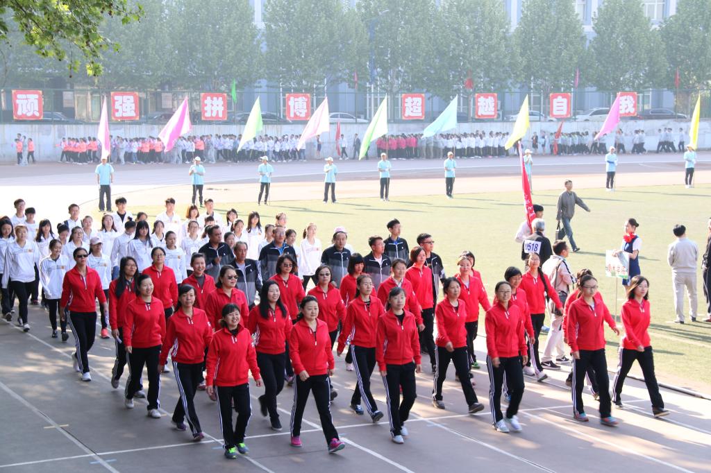 师生运动员入场