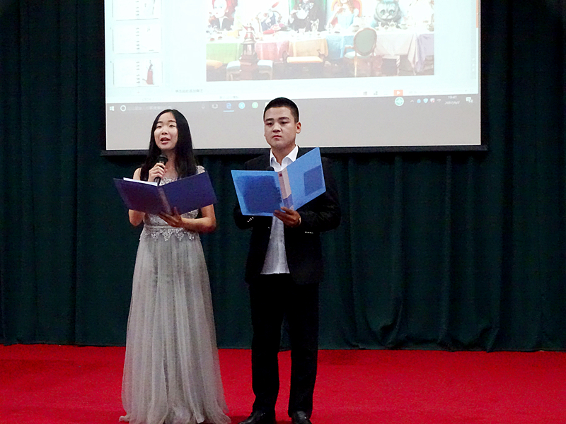 主持人致开场词