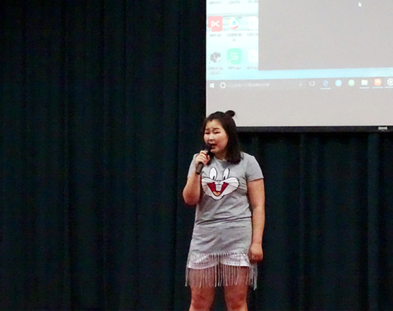 15vip太阳集团官网鄂梦瑶同学个人独唱抒情歌曲Can't take my eyes off you