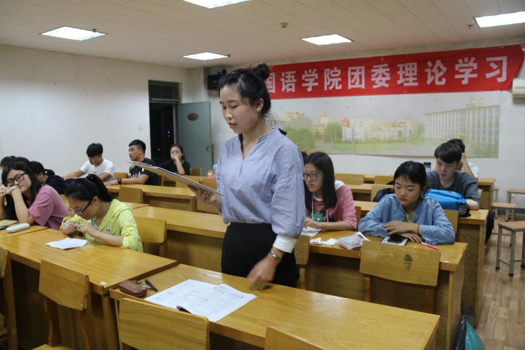 小组代表进行总结发言