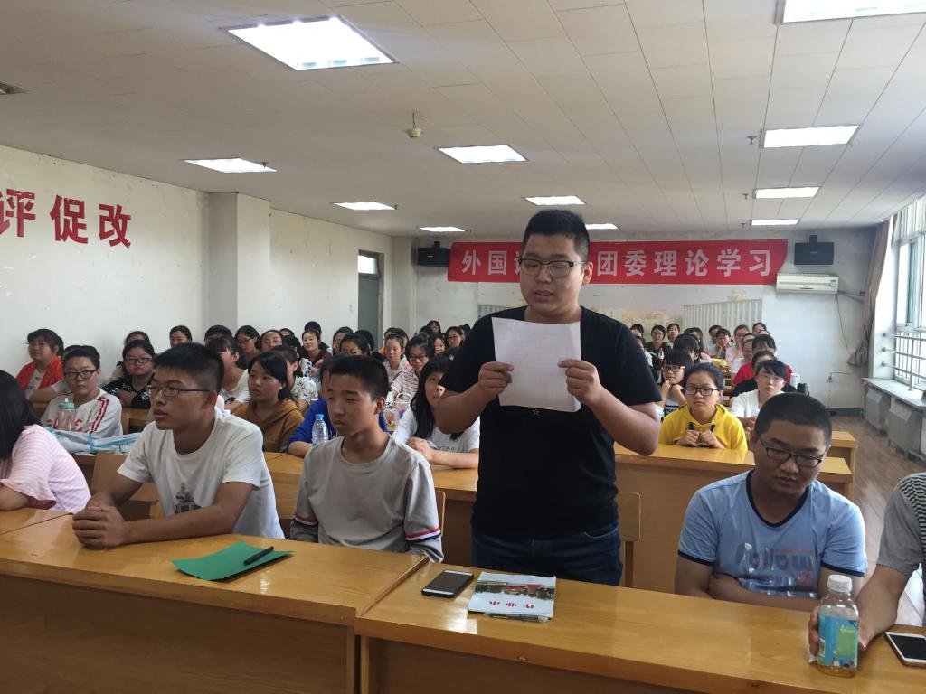 同学们踊跃发言