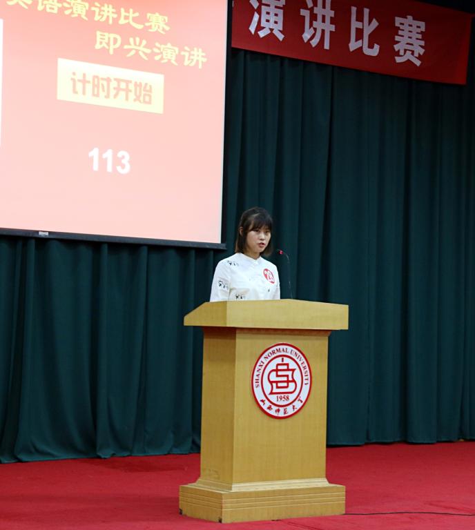 参赛选手就所选题目进行演讲