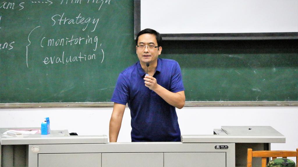 秦院长主持讲座