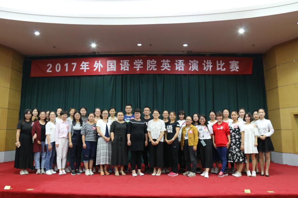 评委老师、参赛选手及工作人员合影留念