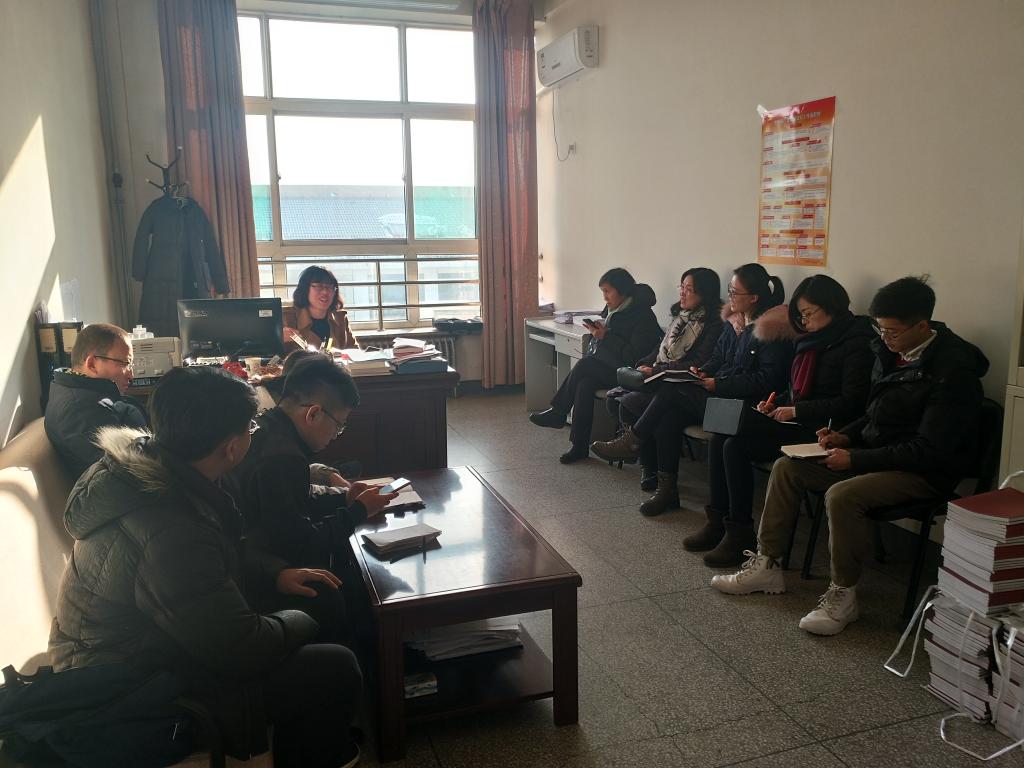 院党委副书记柴文晖主持会议,全院辅导员老师参加